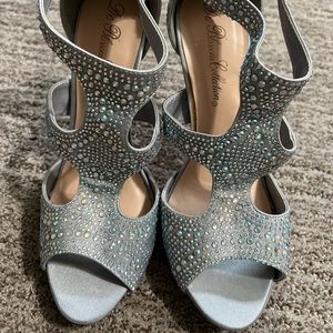 BRAND NEW HEELS